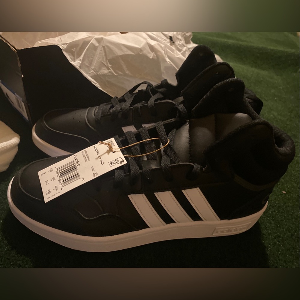 Adidas - Picture 2 of 7